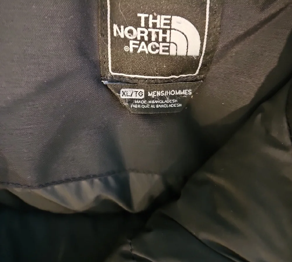 The North Face Mens Black Puffer Jacket - Picture 2 of 8